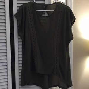 Women’s army green boutique top Sz. L